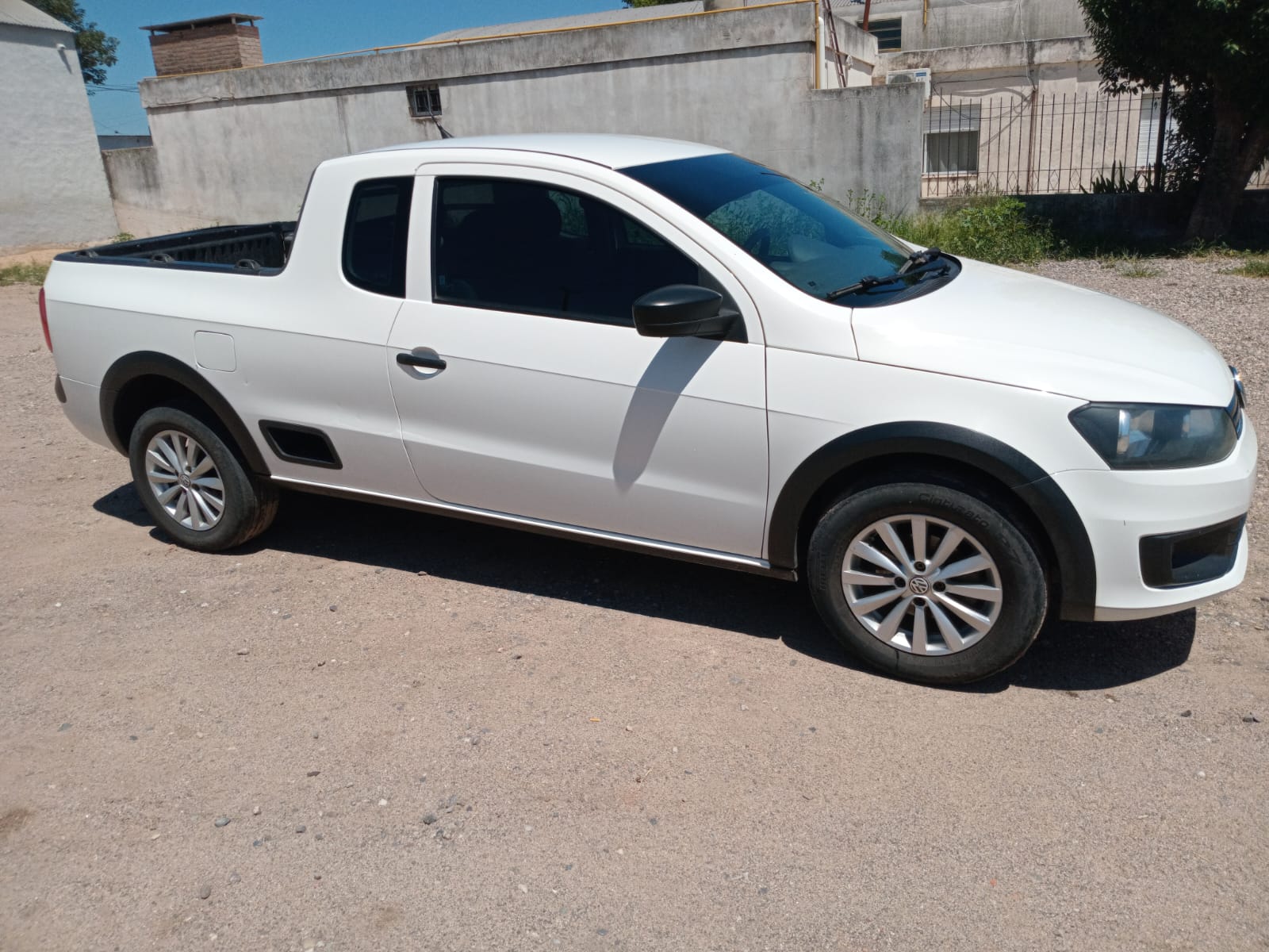 Volkswagen - SAVEIRO  - CAB EXT  - 2015